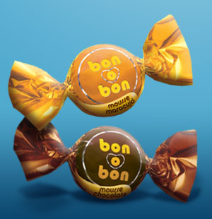 Minibombons da Arcor mousse nas versões de maracujá e chocolate.